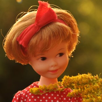 Девочка в красном, или воспоминание о лете