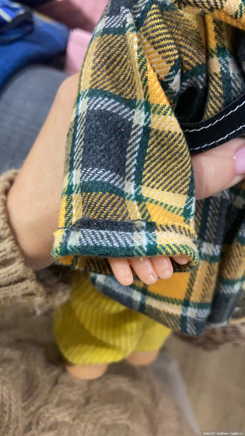 Вот. На рукаве.