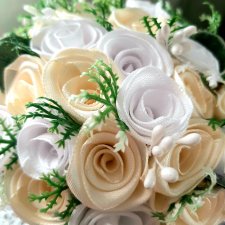 Розы в кружке