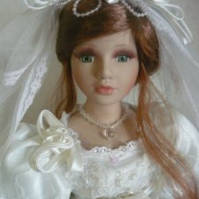 Уронил куклу.  Разбилась ножка. Кукла очень дорога как память. Фарфор.  Ценная. Есть мастера?