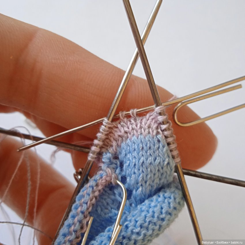 Вязание и скрепка — Одежда и обувь для кукол своими руками: фото (фото 3)