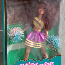 Большая барбиобразная кукла болельщица