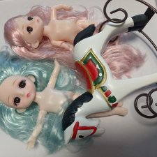 Две куколки и лошадка лотом