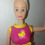 Барбиобразная с закрывающимися глазами