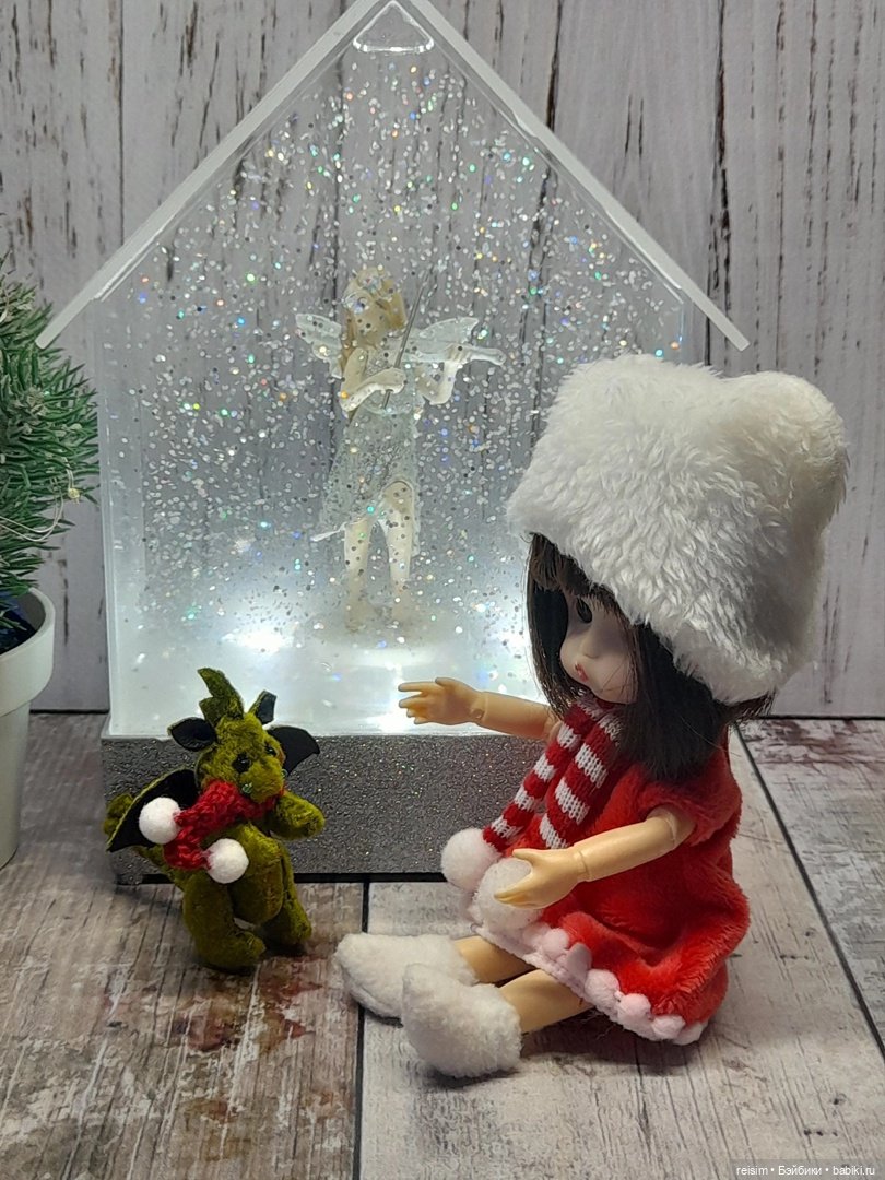 Маленькая куколка любит дружить (фото 2)