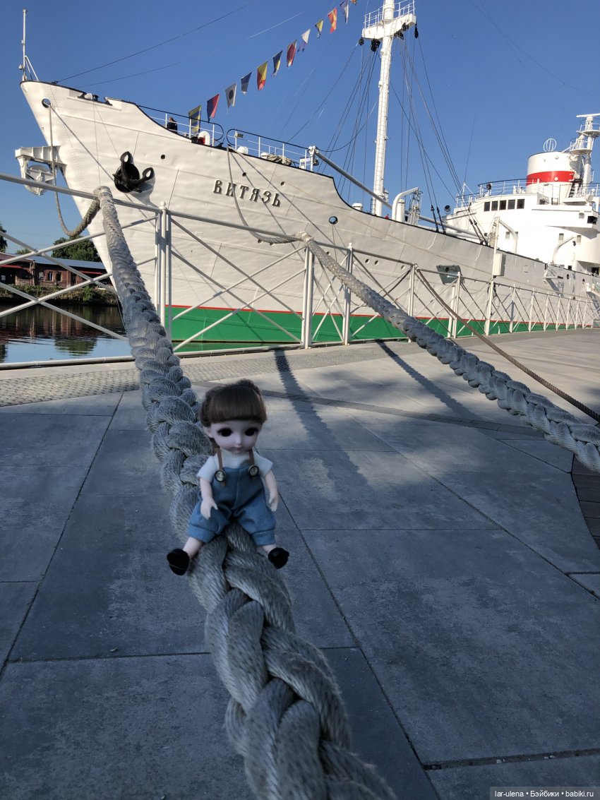 вышли на прогулку по набережной