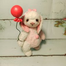 Зайка с шариком