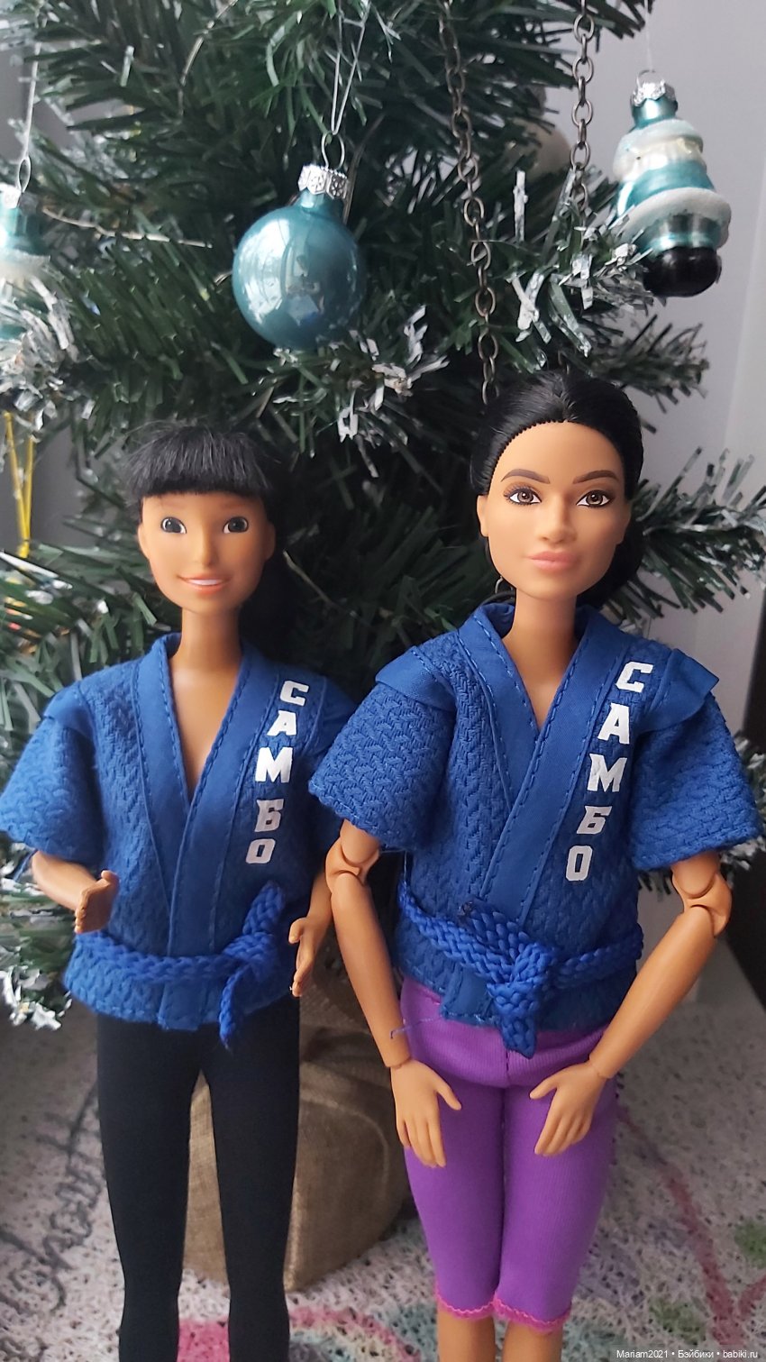 На фото Марианна справа.