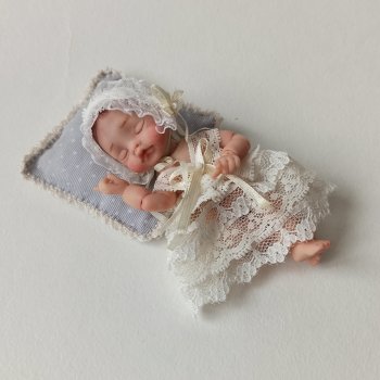 Самая крохотная, рост 10 см