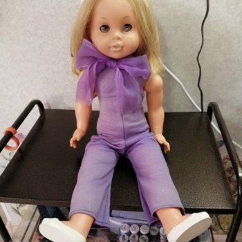 Кукла за шоколадку.