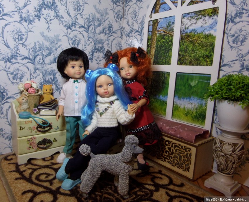 Им я планирую сшить соответствующие костюмы – но то на бал-маскарад, а Новый год еще не скоро. ))