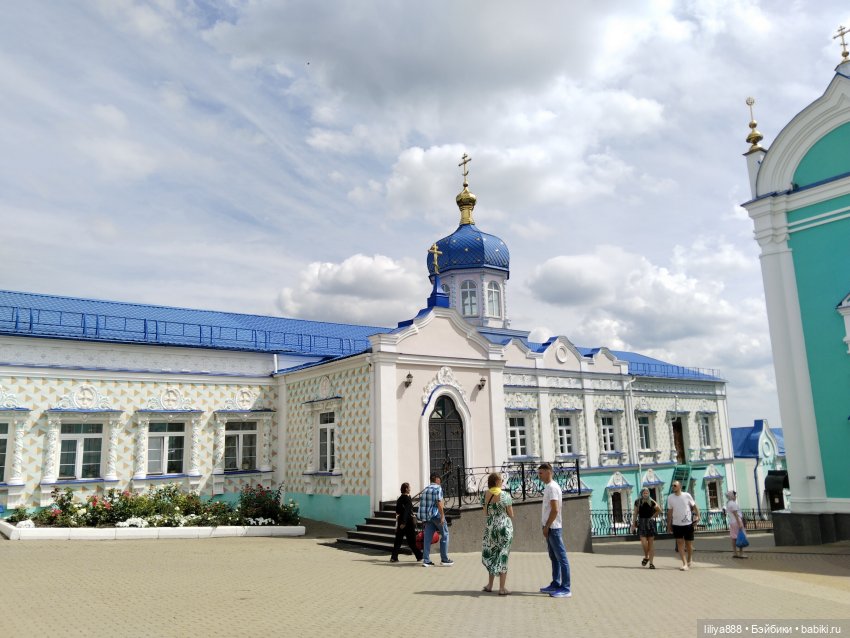 Летние мотивы-2025 | Бэйбики Летние мотивы-2025 — Куклы Ruby Red (Руби Ред) Fashion Friends: Siblies (фото 9)