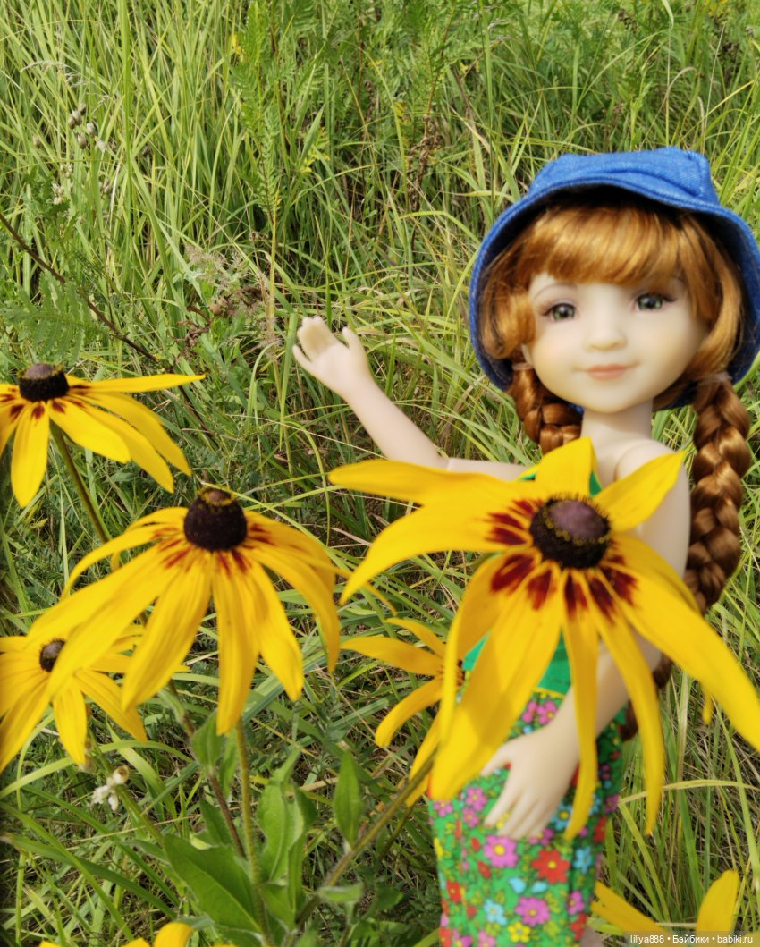 Зара уходит в поле 🌾🌷🌿 — Куклы Ruby Red (Руби Ред) Fashion Friends: Siblies
