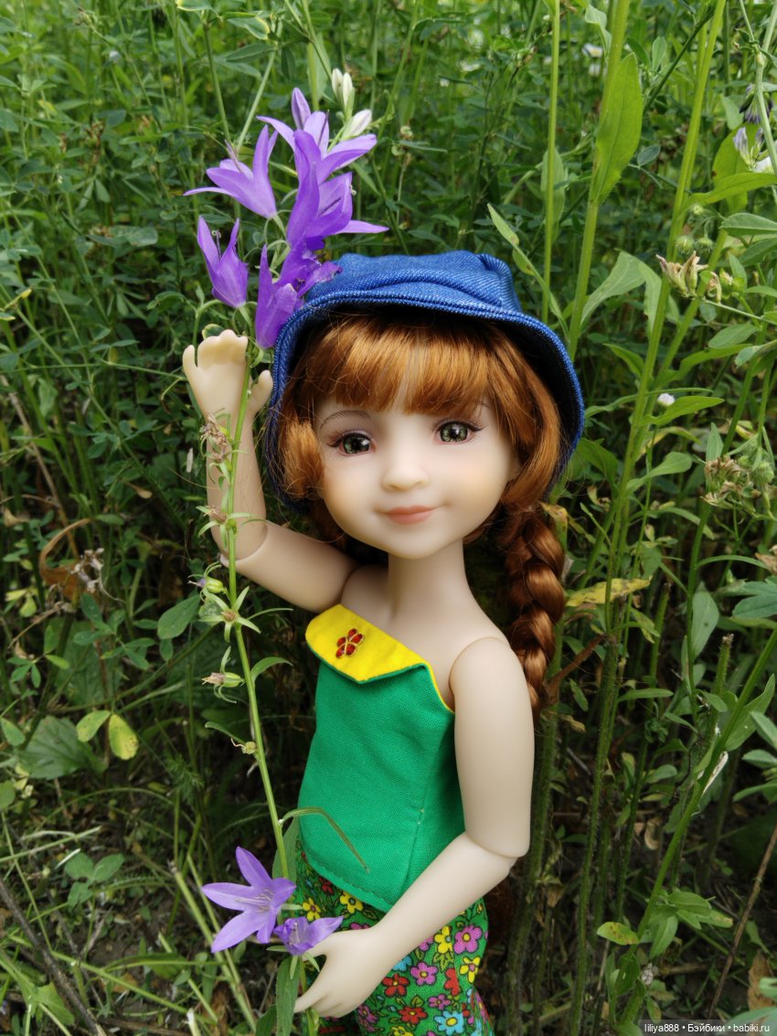 Зара уходит в поле 🌾🌷🌿 — Куклы Ruby Red (Руби Ред) Fashion Friends: Siblies