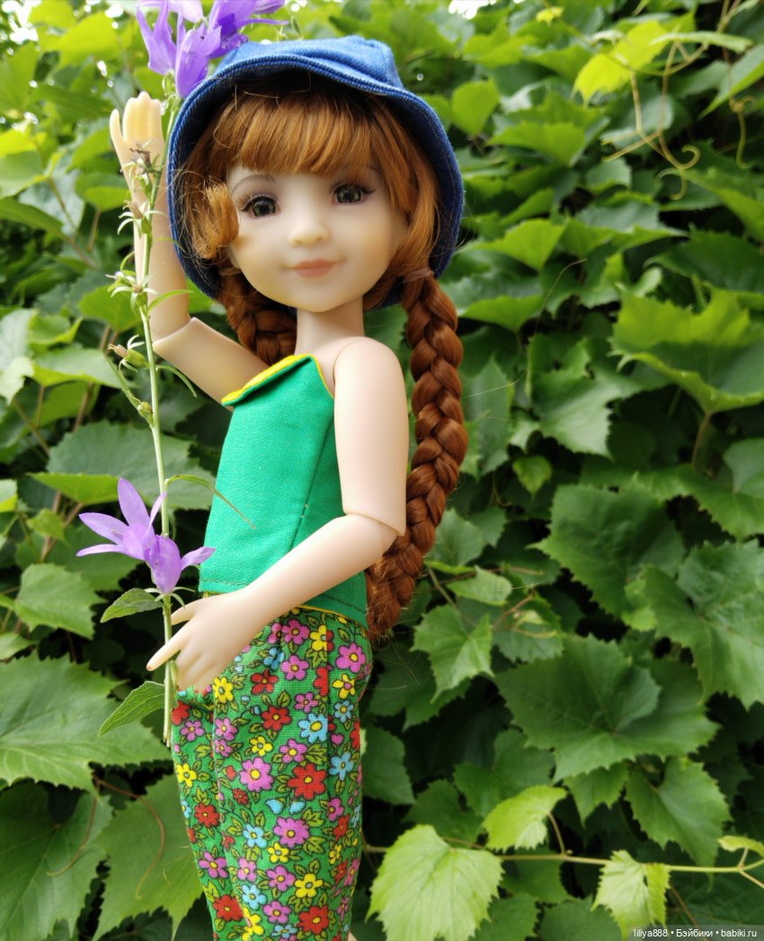 Зара уходит в поле 🌾🌷🌿 — Куклы Ruby Red (Руби Ред) Fashion Friends: Siblies
