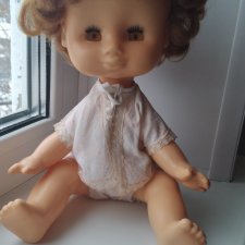 Здравствуйте, помогите определить что за кукла. Нигде не нашла подобной