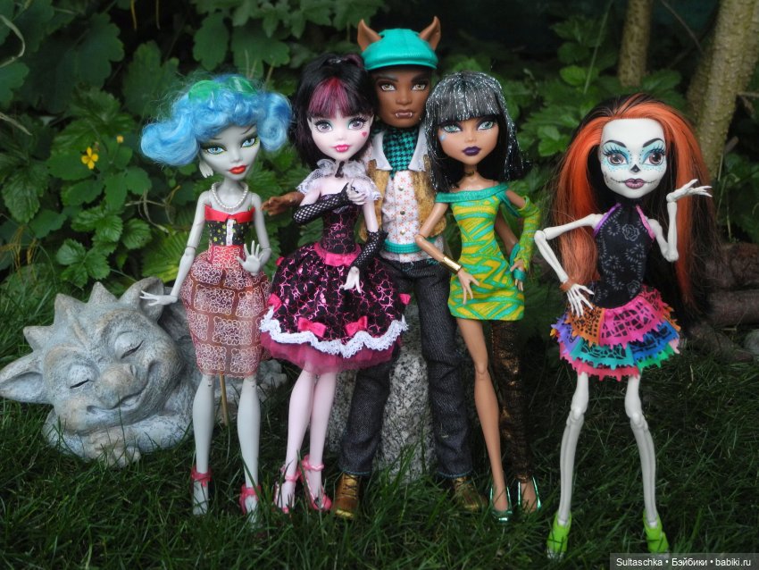 В дом проникли Монстры — Куклы Monster High и Ever After High: G1
