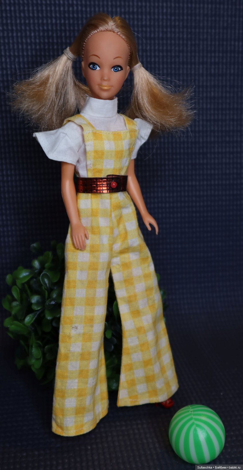 Петра Пласти. Старший брат Фред и младшая сестричка Пегги