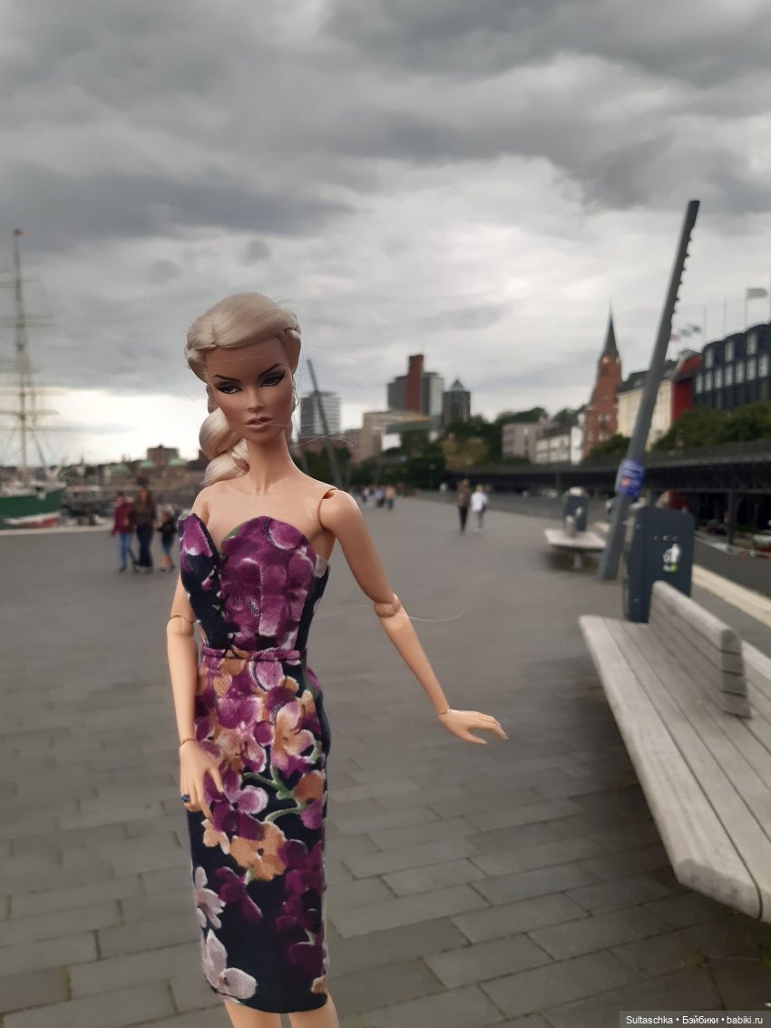 Светские новости. Женевьева путешествует