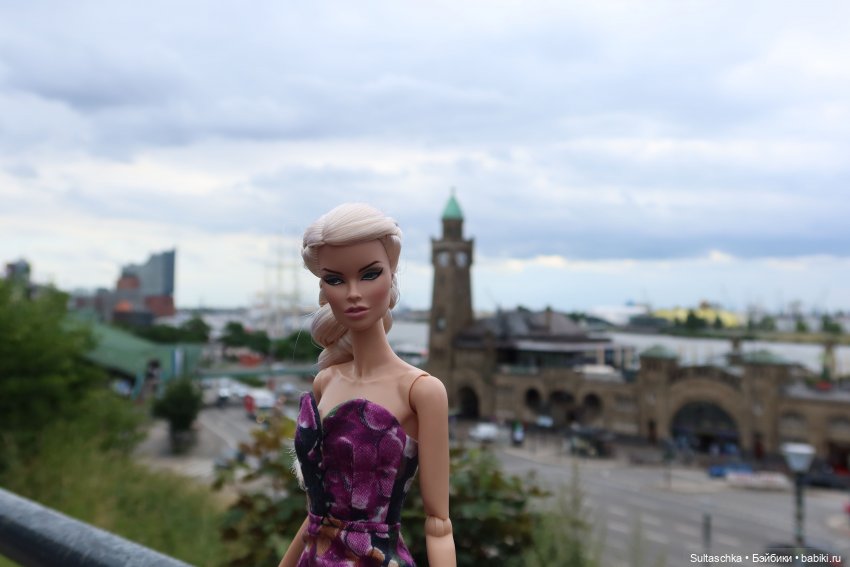 Светские новости. Женевьева путешествует