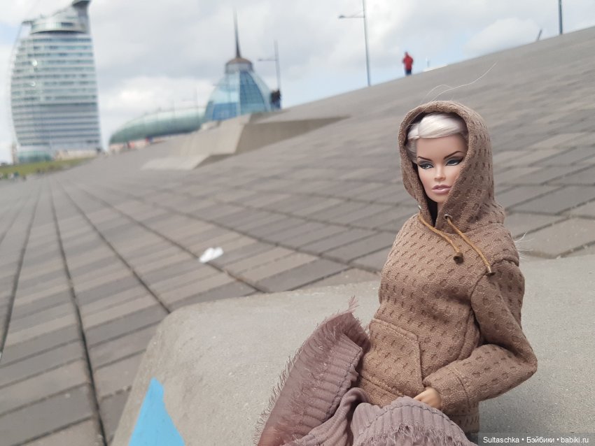 Светские новости. Женевьева путешествует