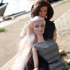 Светские новости. Женевьева путешествует.