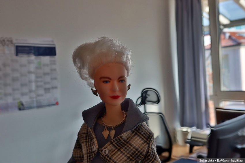 Ашхен. Рабочие будни — Куклы Barbie (Барби): Looks (фото 3)