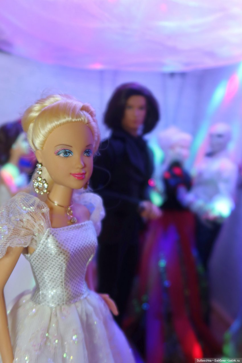 As the world falls down | Бэйбики As the world falls down — Куклы Barbie (Барби): Looks