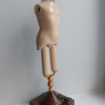 Из того что было или манекен из антикварных деталей