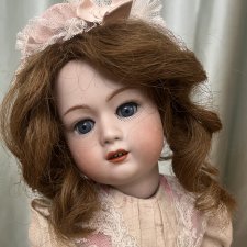 Щекастенькая задорная малышка , Характерный молд от Gerbruder Heubach 8192