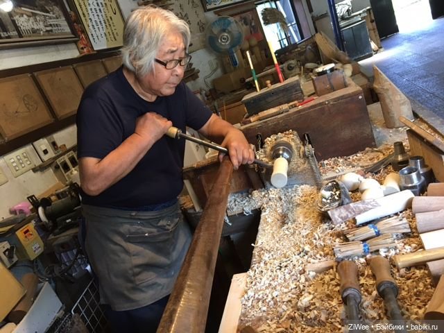 Кокэси (яп. 小芥子, варианты: кокейси или кокеши) — японская деревянная кукла (фото 3)