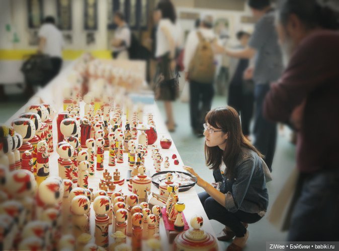 Кокэси (яп. 小芥子, варианты: кокейси или кокеши) — японская деревянная кукла (фото 2)