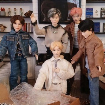 Призы конкурса двойников Феликса.