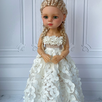 Айя на балу дебютанток