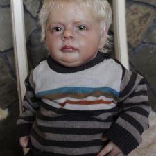 Серьезный мальчик Майк