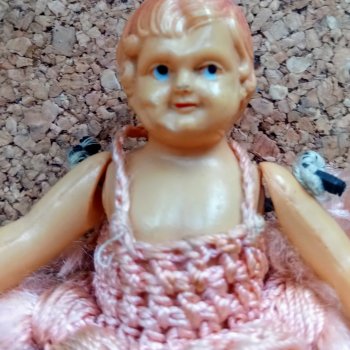 Стреляя молниями взгляда