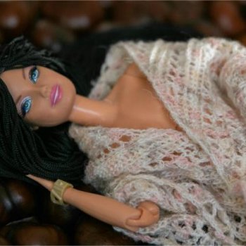 Ты накинь, дорогая, на плечи...