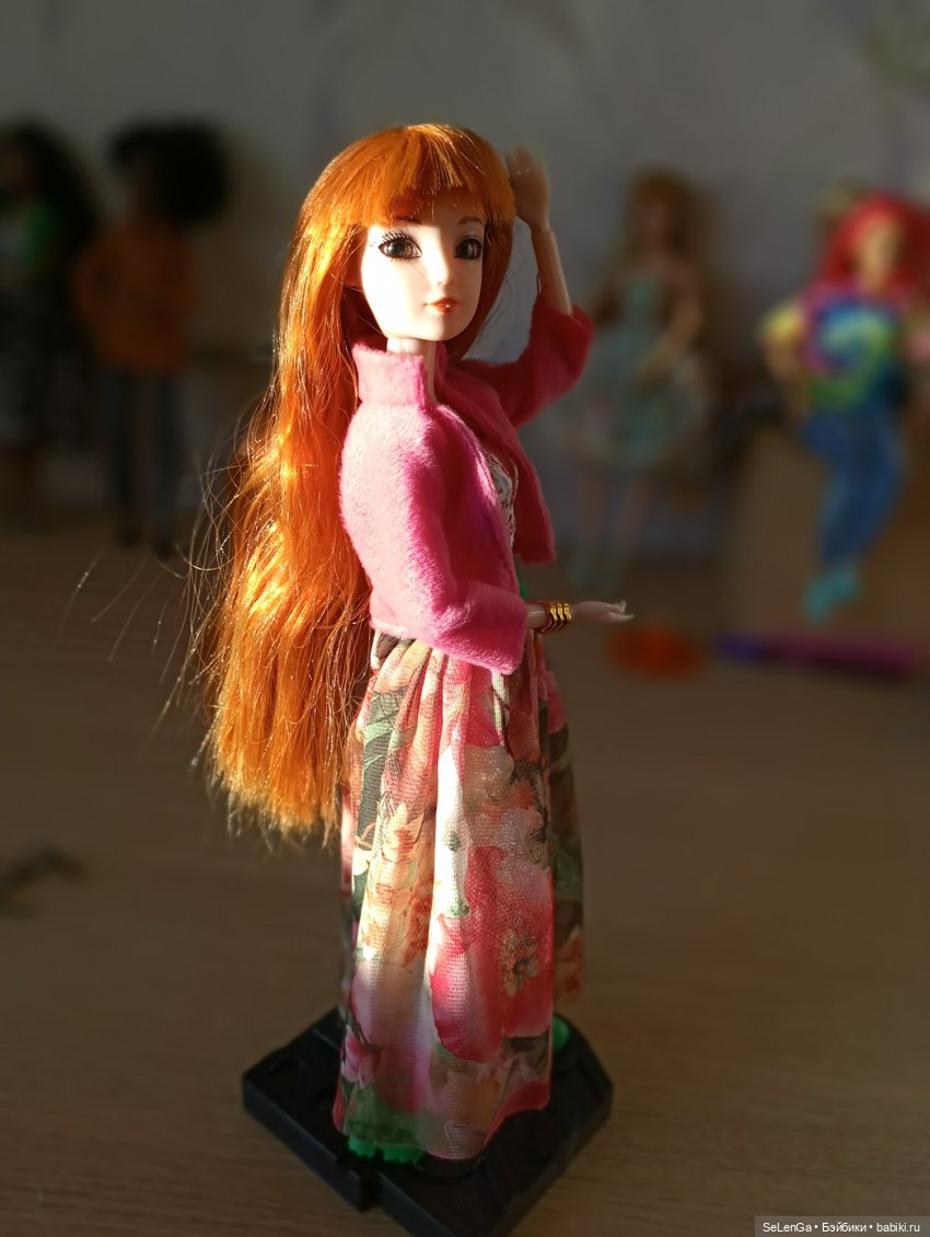 Рыжая Изабель, китайская кукла