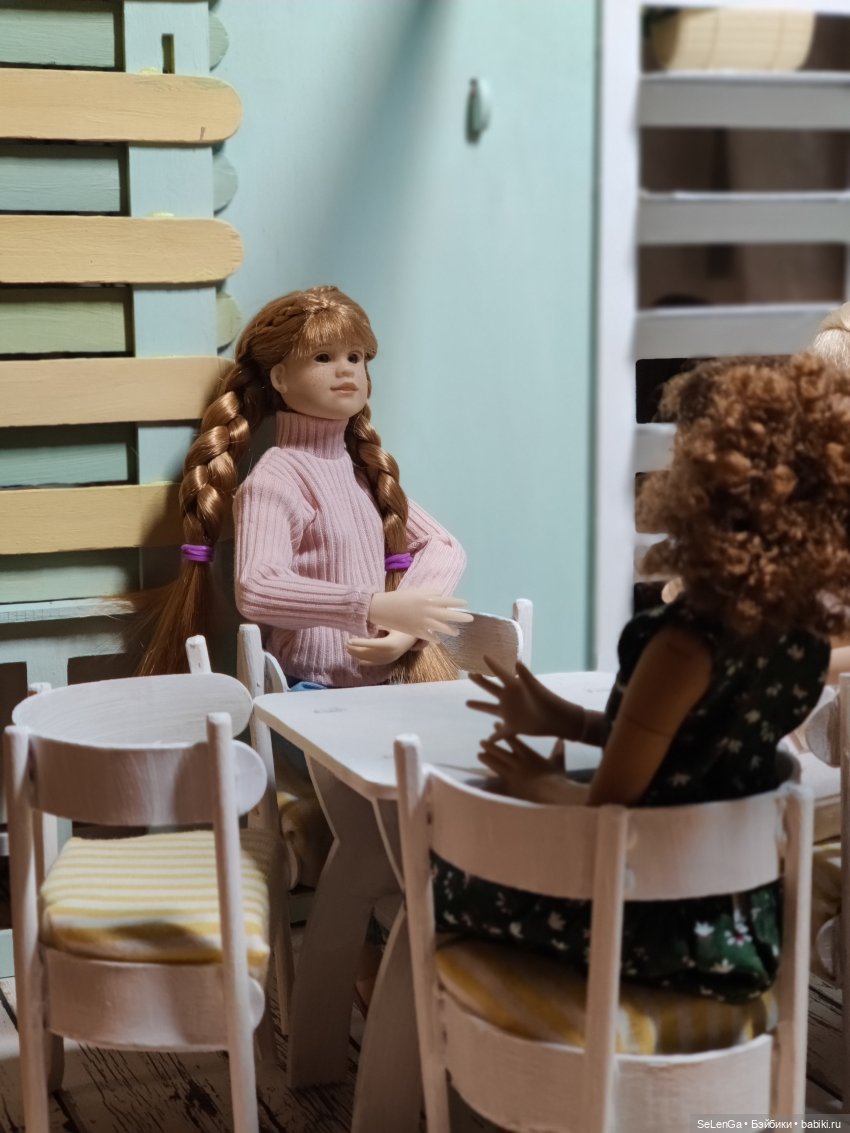 Румбокс с витражами, для кукол 20 см, из фанерного кукольного домика