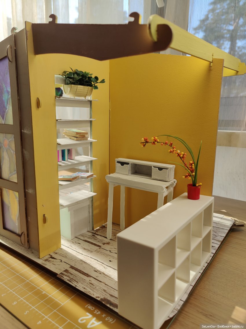 Румбокс с витражами, для кукол 20 см, из фанерного кукольного домика