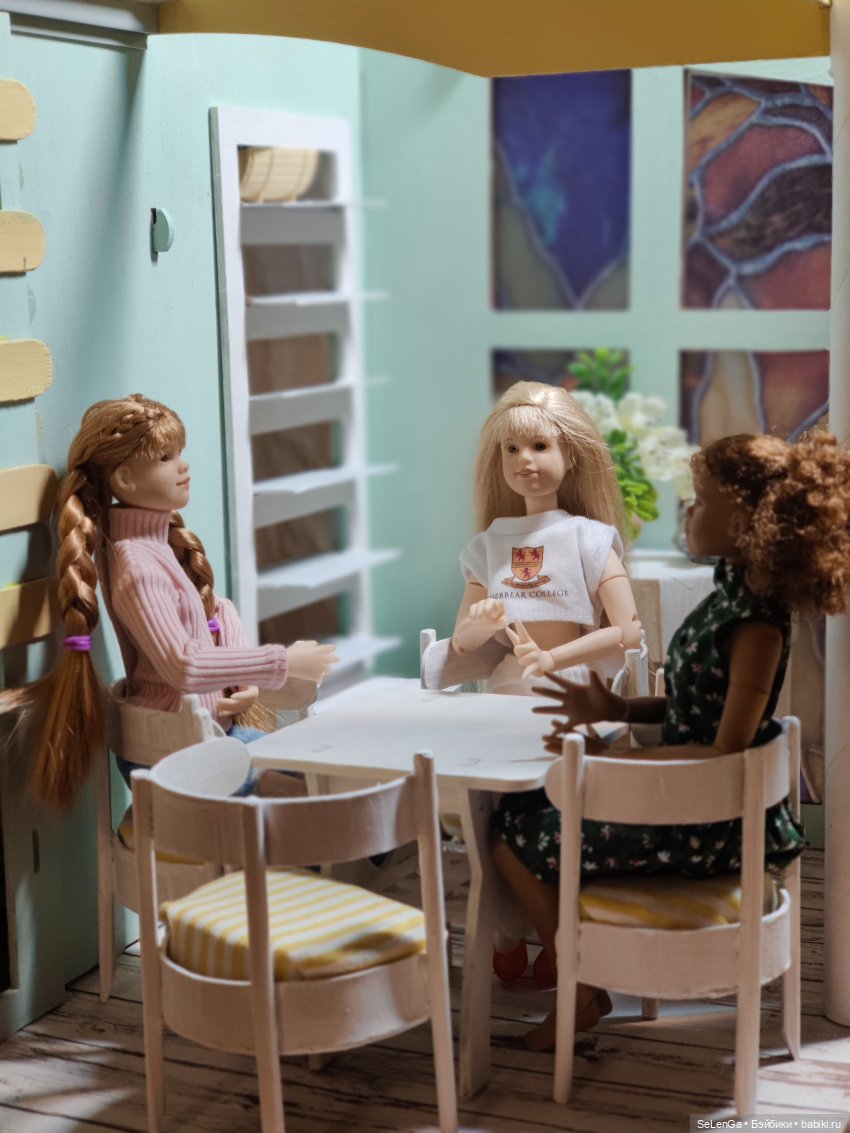 Румбокс с витражами, для кукол 20 см, из фанерного кукольного домика