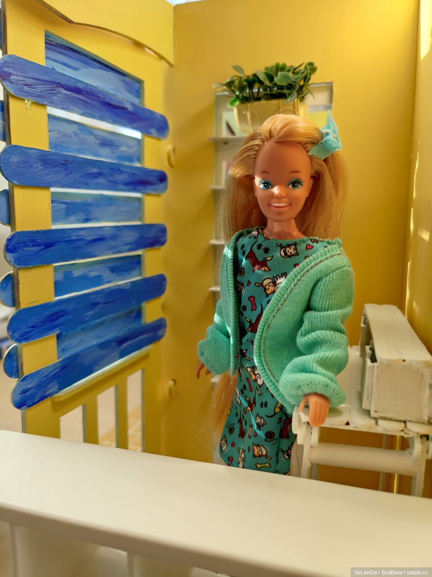 Румбокс с витражами, для кукол 20 см, из фанерного кукольного домика