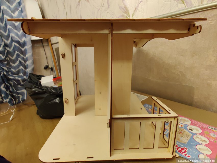 Румбокс с витражами, для кукол 20 см, из фанерного кукольного домика (фото 4)