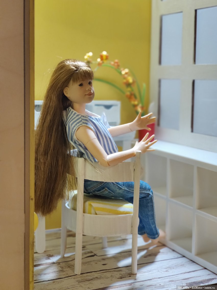 Румбокс с витражами, для кукол 20 см, из фанерного кукольного домика