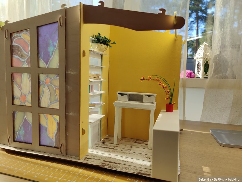 Румбокс с витражами, для кукол 20 см, из фанерного кукольного домика