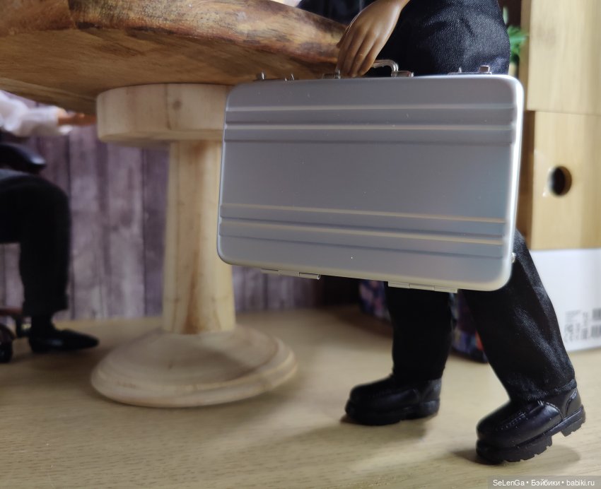 Гангстеры отдыхают — Куклы Barbie (Барби): Looks (фото 3)