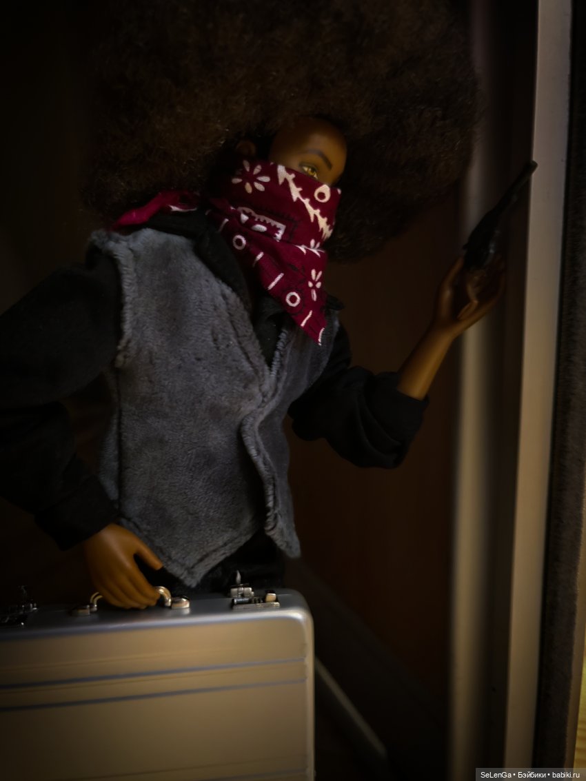 Гангстеры отдыхают — Куклы Barbie (Барби): Looks (фото 2)