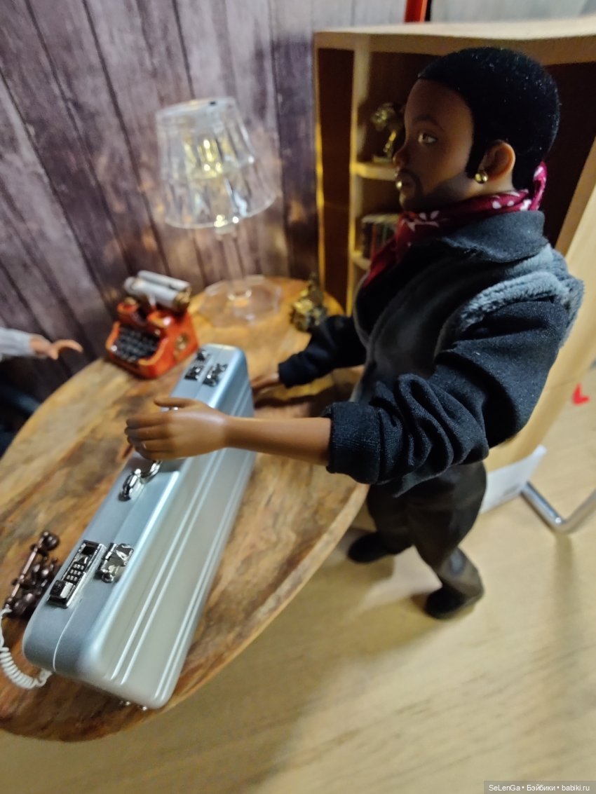 Гангстеры отдыхают — Куклы Barbie (Барби): Looks (фото 4)