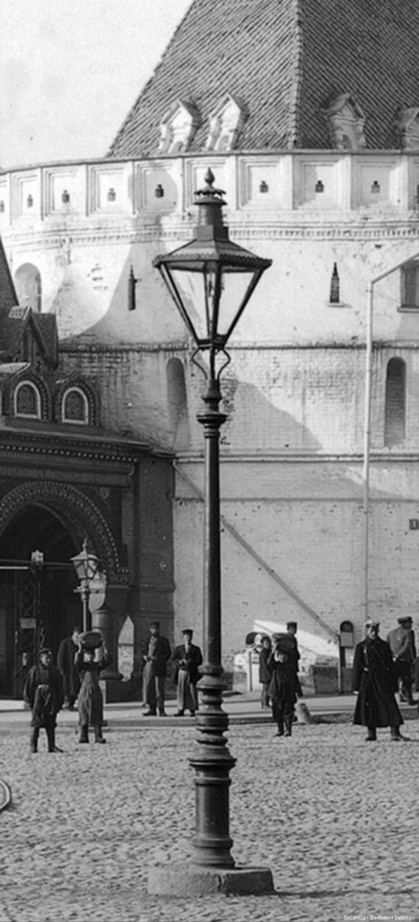 Закулисье АвгустФеста. Аптека, улица, фонарь к сцене из "Мастера и Маргариты" (фото 4)