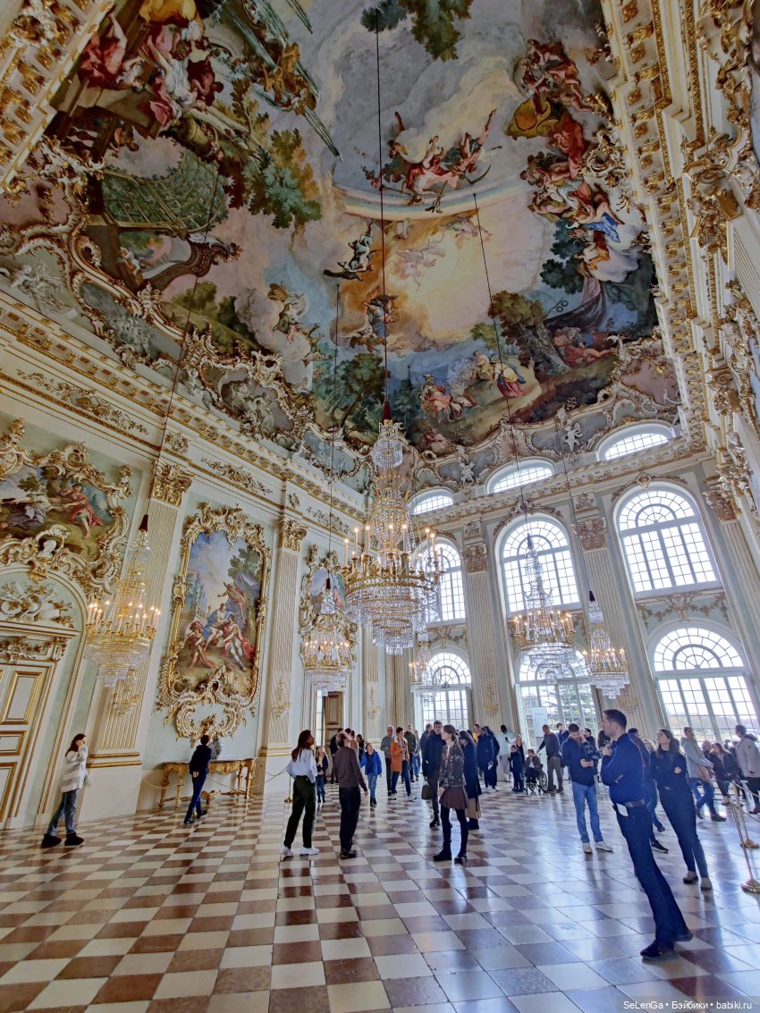 Нимфенбург: коллекция фарфоровых фигурок и музей карет (фото 3)